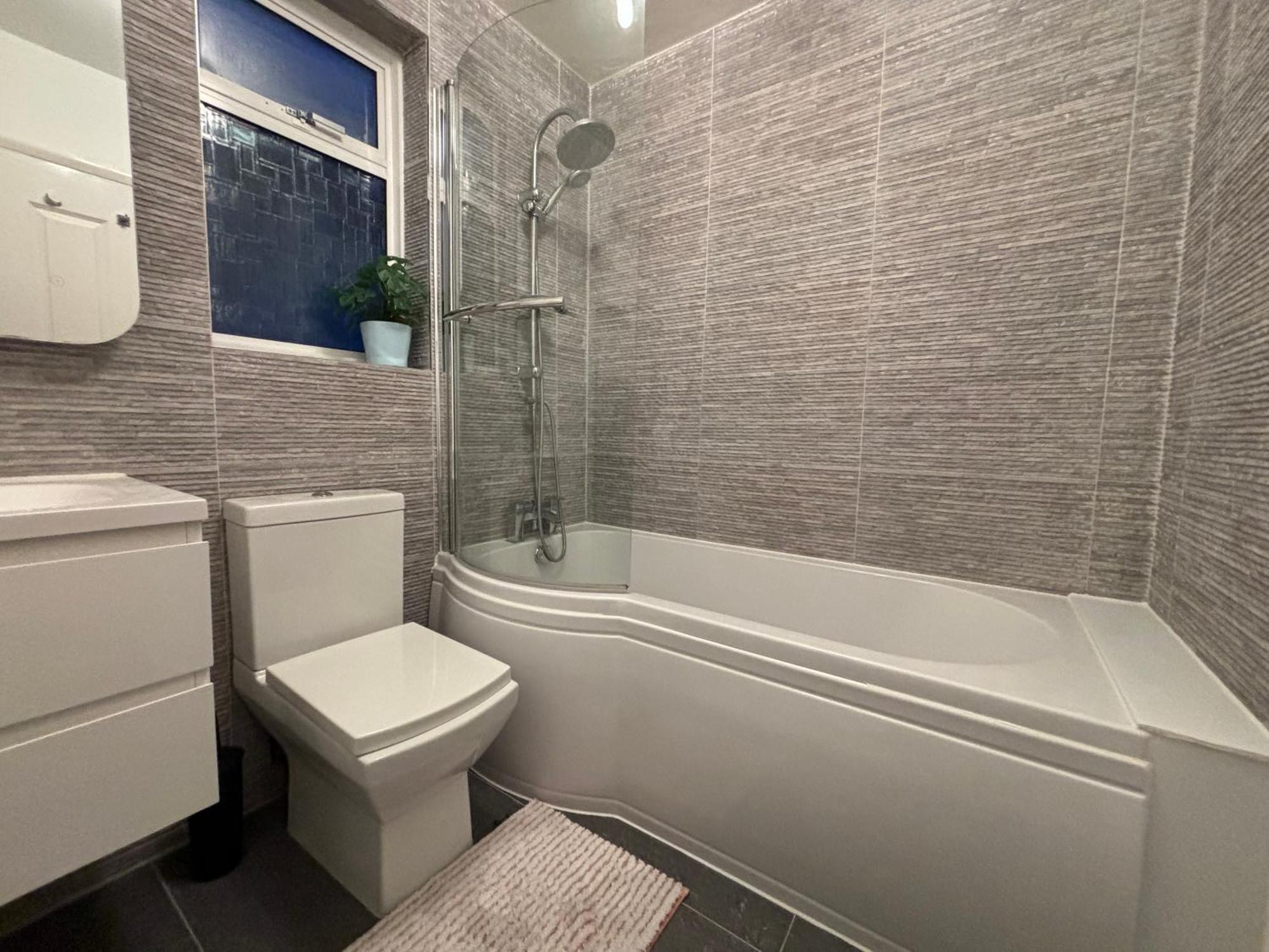 Vibrant & Stylish Mill Hill East Pad Apartment
