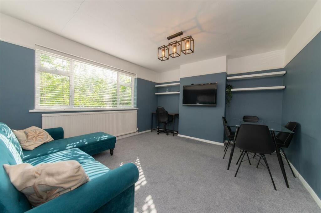 Vibrant & Stylish Mill Hill East Pad Hendon