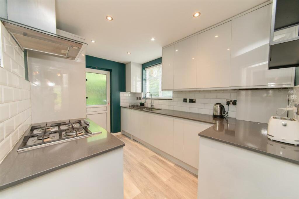 Vibrant & Stylish Mill Hill East Pad