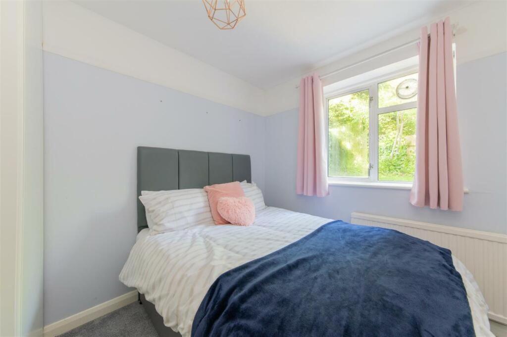 Vibrant & Stylish Mill Hill East Pad *