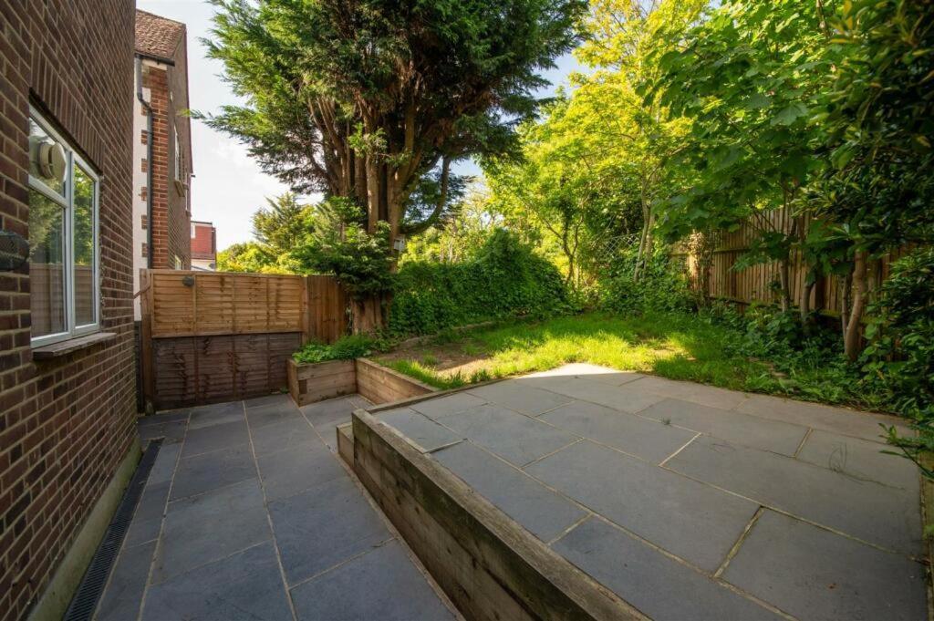 Vibrant & Stylish Mill Hill East Pad Appartement